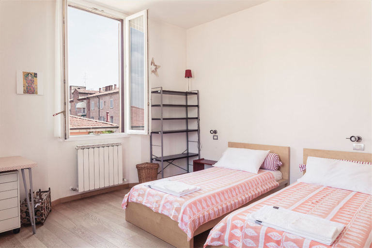 Others 5, Skyline Central Apartment, Bologna
