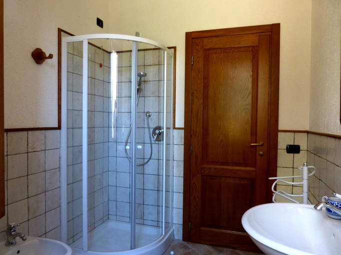 Bathroom 4, Cerqua Rosara Residence, Perugia