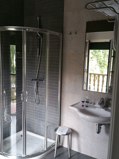 Bathroom 2, Hotel Restaurante Aldama, Álava