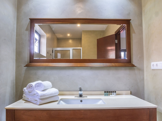 Bathroom 4, Angulo House