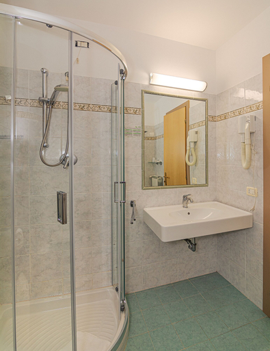 Bedroom 5, Hotel Nedy, Massa Carrara