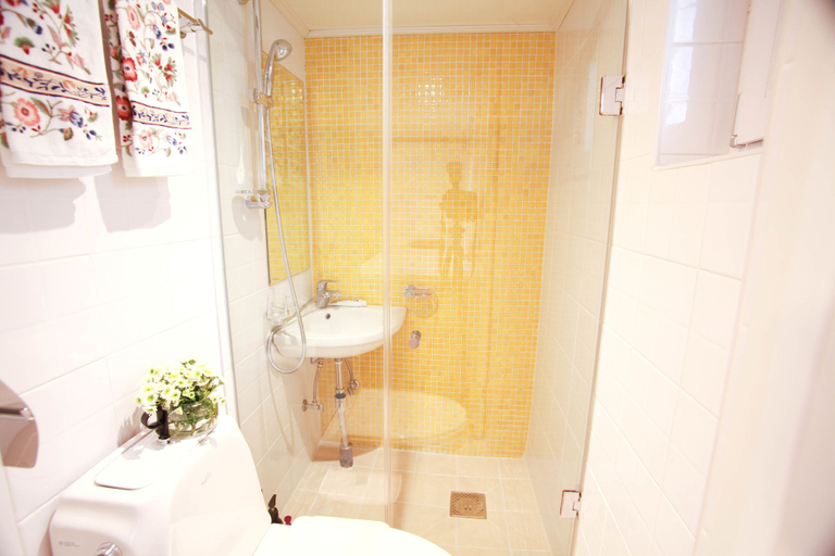 Bathroom 4, Cindy's B&B, Jongno
