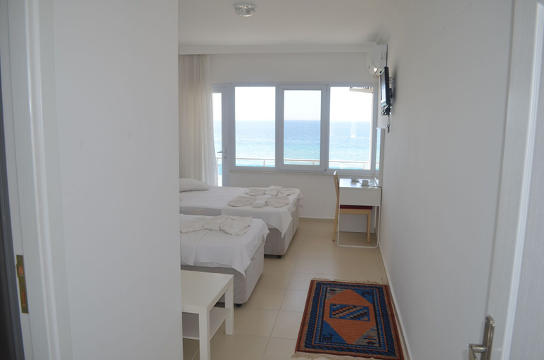 Bedroom 3, Yasmin Hotel, Ayvalık
