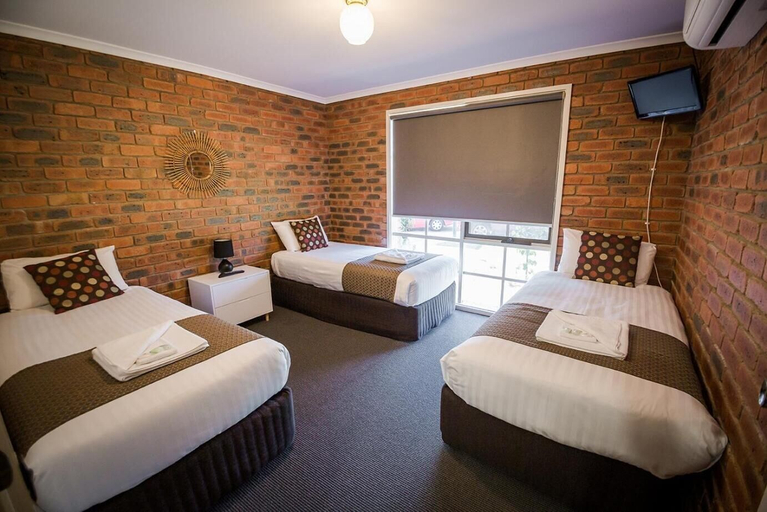 Bedroom 3, Australian Settlers Motor Inn, Swan Hill - Central