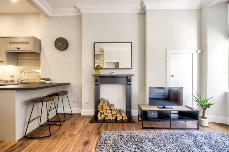Others 4, Stylish Modern Apartment Parking, Edinburgh