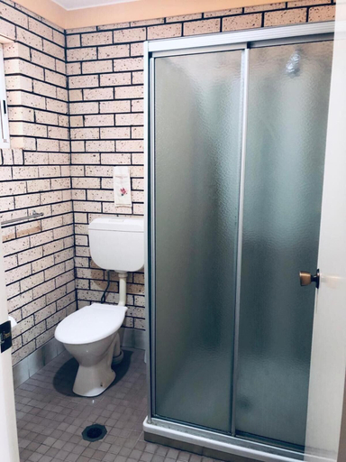 Bathroom 4, Alfa Motel, Gilgandra