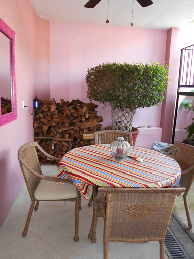 Others 5, Lolitas Inn, Chapala