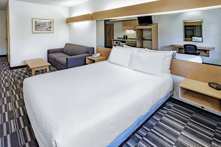 Bedroom 3, Microtel Inn & Suites by Wyndham Plattsburgh, Clinton