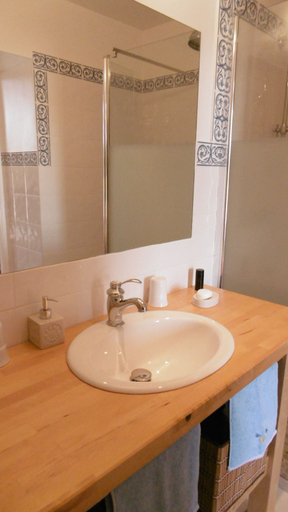 Bathroom 5, Les Luz Chambres d'hôtes, Gironde