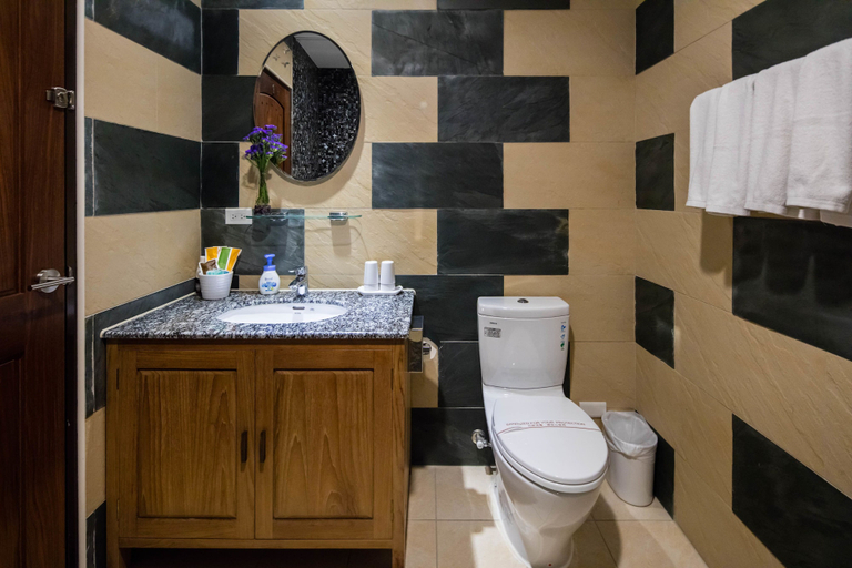 Bathroom 3, Zum Adler Castle B&B, Yilan