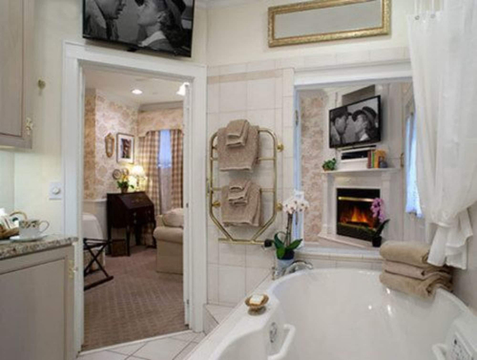 Bathroom 4, Abbington Green Bed & Breakfast Inn, Buncombe