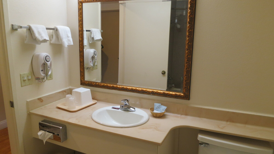 Bathroom 4, Calimesa Inn Motel, Riverside