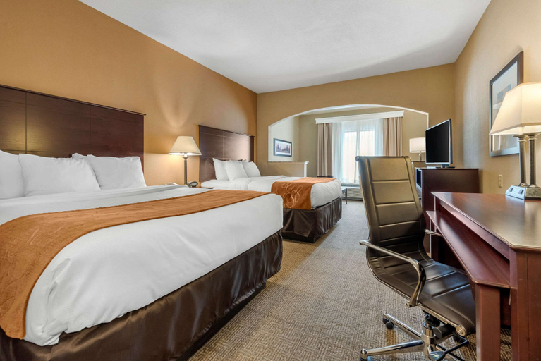 Bedroom 3, Comfort Suites near Route 66, Sangamon