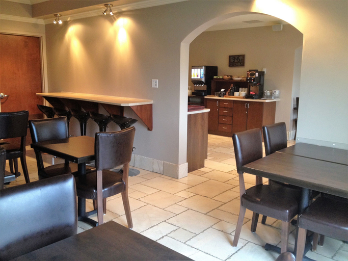 Food & Drinks 5, Hotel Brossard, an Ascend Collection Hotel, Champlain