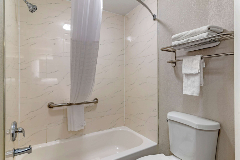 Bathroom 4, Quality Inn Newnan - Atlanta South, Coweta
