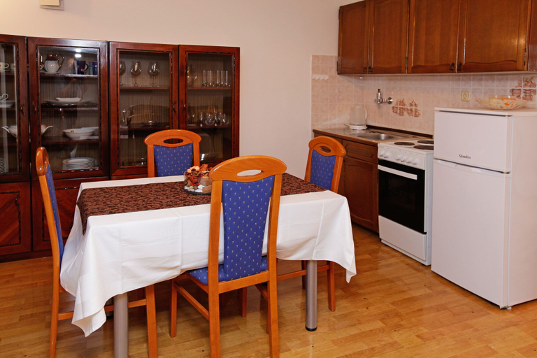 Others 5, Rose Garden Apartments, Bol