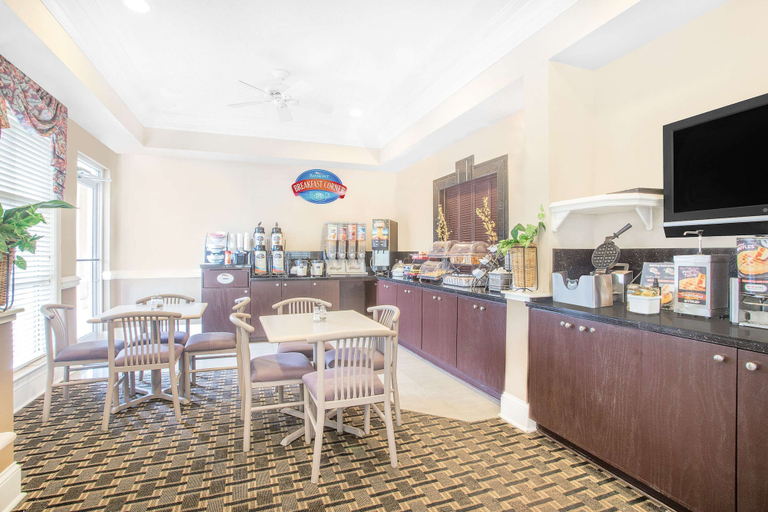 Food & Drinks 5, Baymont by Wyndham Crestview, Okaloosa