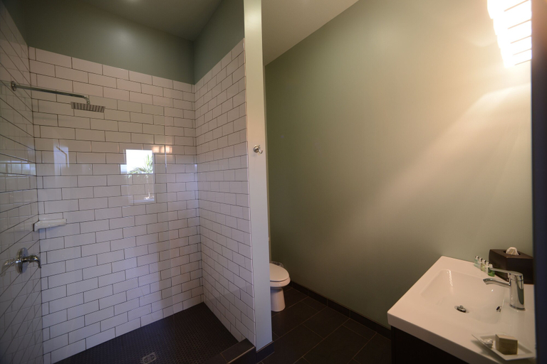 Bathroom 3, Hotel Kilbourne Downtown Sandusky, Erie