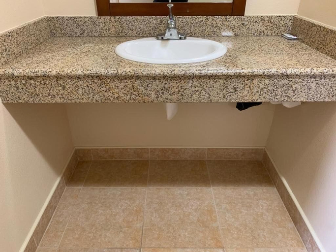 Bathroom 4, Fullerton Lodge, Orange