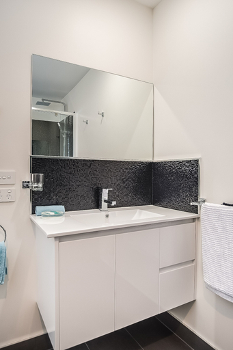 Bathroom 3, Apartments on Fraser Bicheno, Glamorgan-Spring Bay