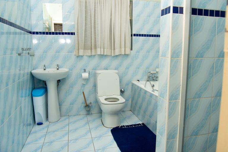Bathroom 4, Tamarind Holiday and conference Resort, Kariba