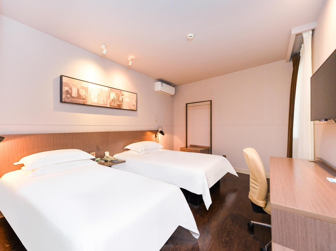 Bedroom 17
