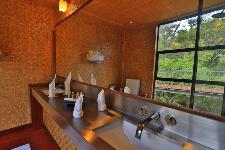Bathroom 5, The Rainforest Ecolodge, Kotapola