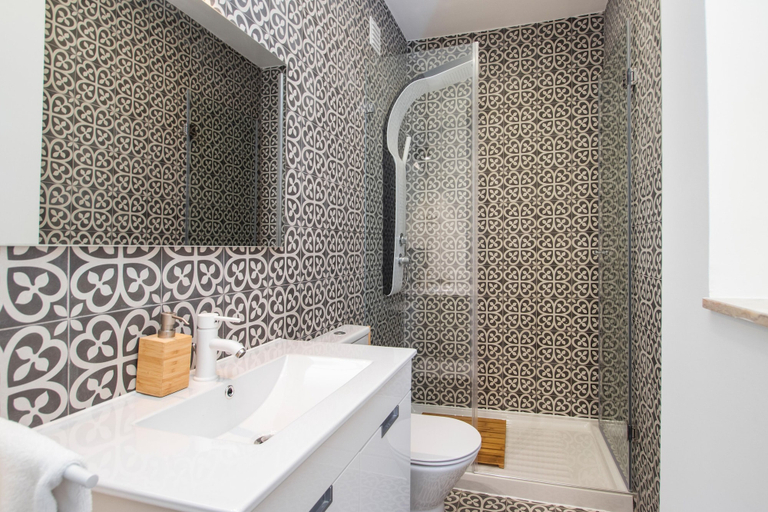 Bathroom 4, Alfama Original by Apartments Alfama, Lisbon