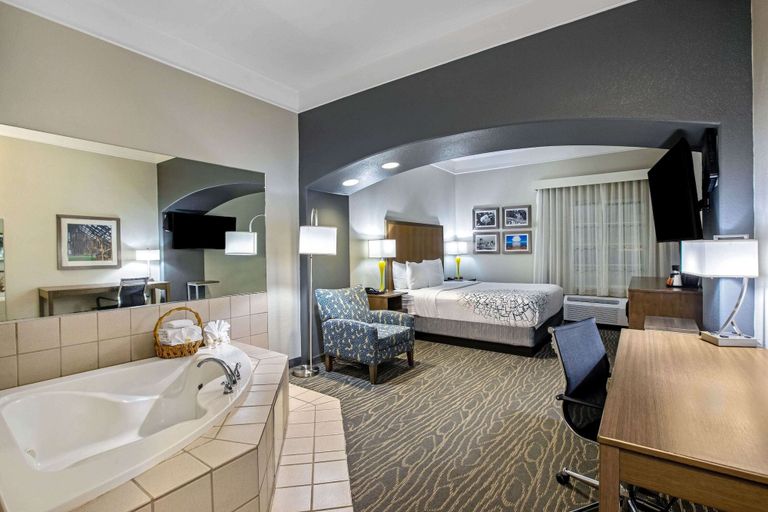 Bedroom 3, La Quinta Inn & Suites by Wyndham Manteca - Ripon, San Joaquin