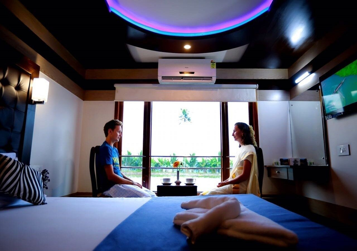Bedroom 2, Mass Holidays Houseboat, Alappuzha