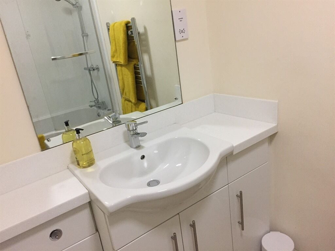 Bathroom 3, Luxury Town Centre Apartment Stratford Upon Avon, Warwickshire