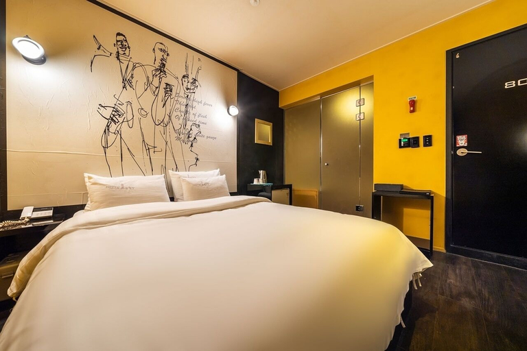 Bedroom 3, Guri Lexy Hotel, Guri
