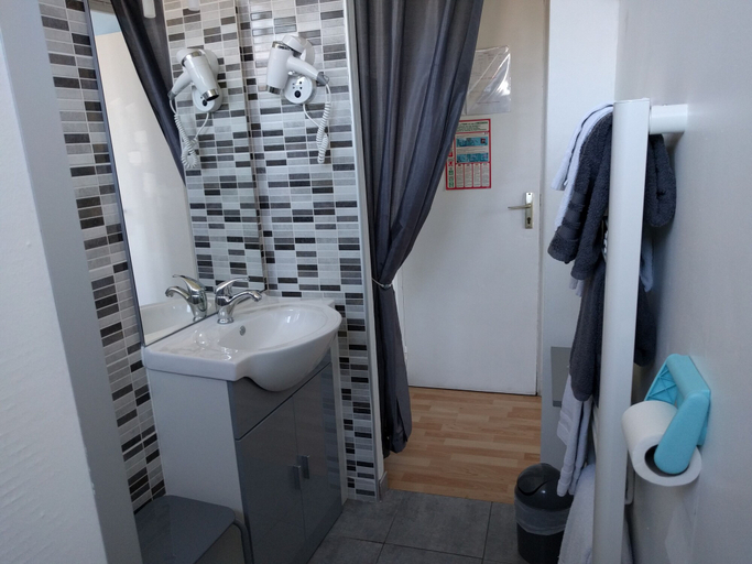 Bathroom 4, Hôtel Araur, Hérault