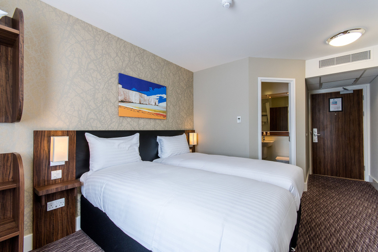 Bedroom 2, Spread Eagle, Gailey by Marston's Inns, Staffordshire