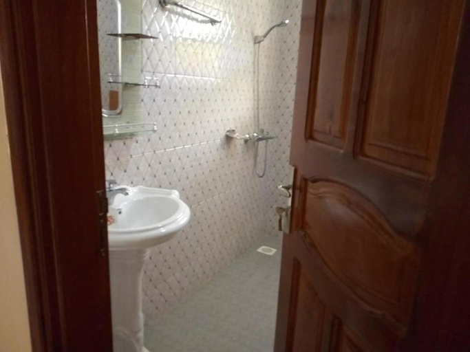 Bathroom 3, Court Lane Hotel, Masaka
