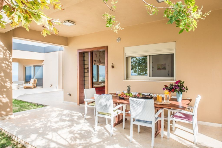 Others 5, Mariposa, Crete
