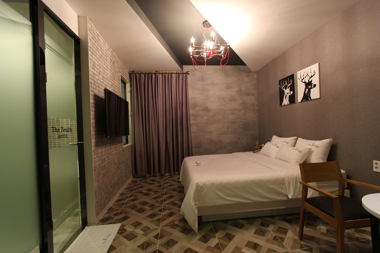 Bedroom 2, The Zenith Hotel, Gimhae