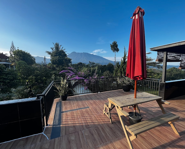 Exterior & Views 1