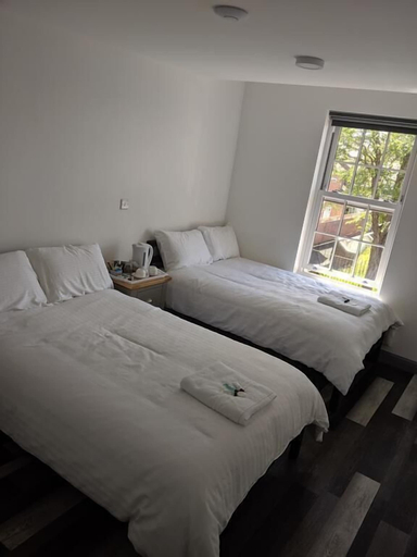 Bedroom 2, Crofts Hotel, Cardiff
