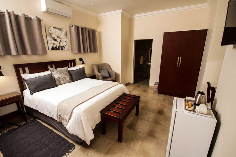 Bedroom 2, New Haven Guest House, Amajuba