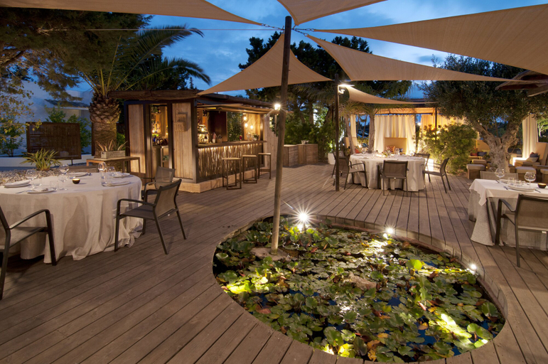 Food & Drinks 5, Villas Paraíso de los Pinos, Baleares