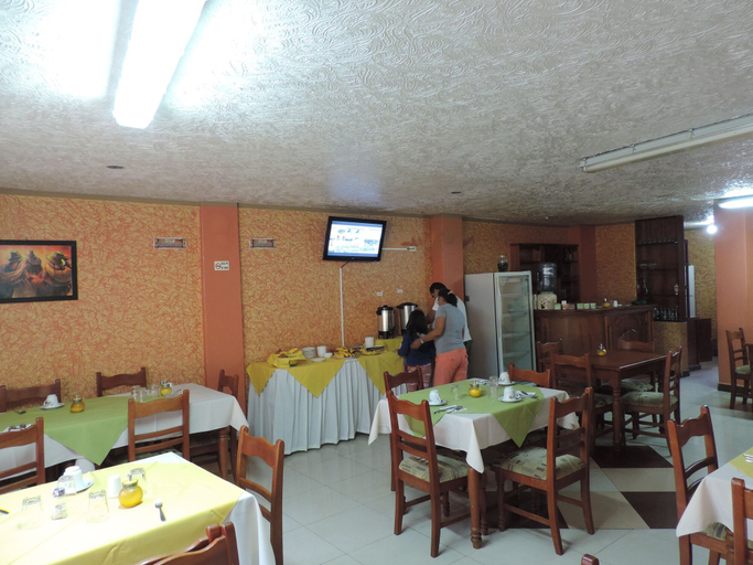 Food & Drinks 4, Puerta del Sol Hotel, Baños