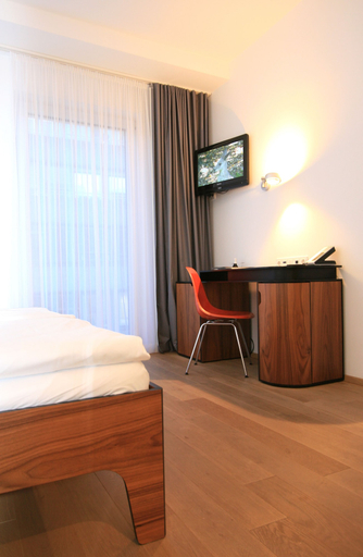 Bedroom 3, Hotel Chelsea, Köln