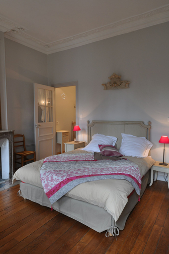 Bedroom 4, Le Château de la Vierge, Essonne