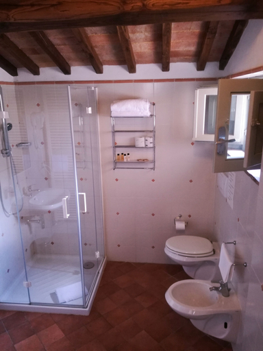 Bathroom 5, Villa Ducci, Siena