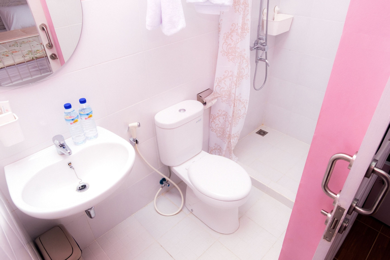 Bathroom 3, Sweet Peach House, Lombok