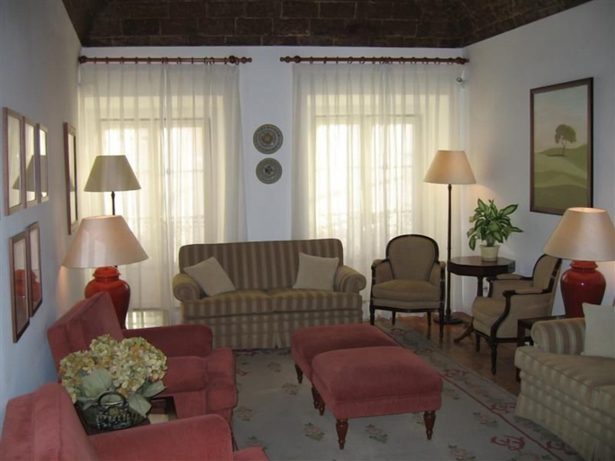 Others 5, Hotel Riviera, Évora