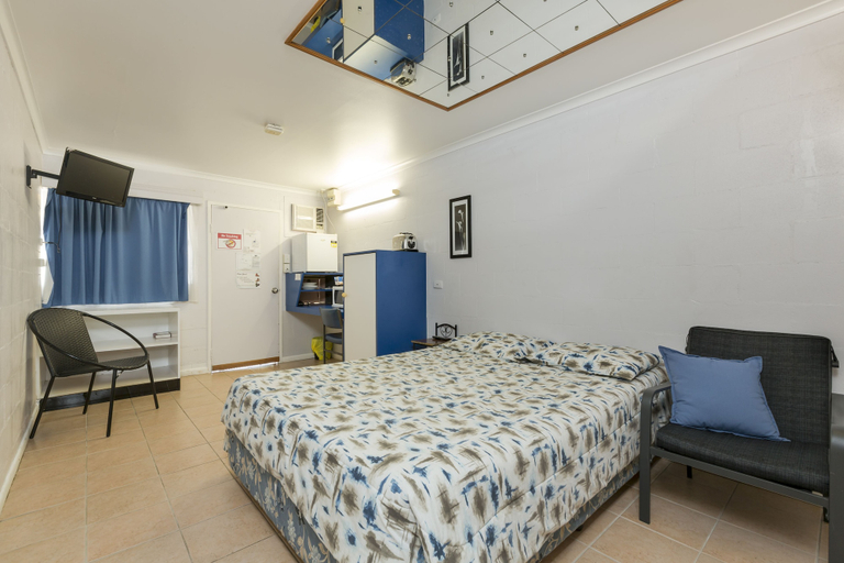 Bedroom 2, Innisfail City Motel, Johnstone