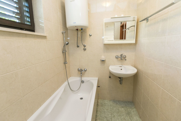 Bathroom 5, Apartments Matejka, Primošten