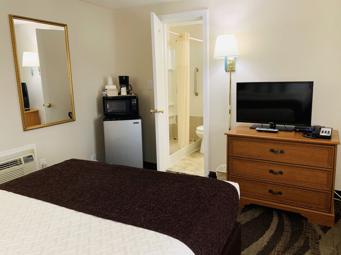 Bedroom 4, Roadside Motel, Sheridan